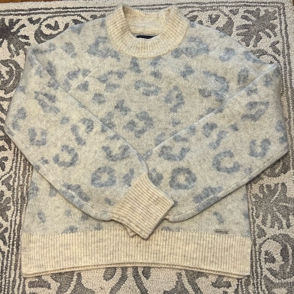 Abercrombie Cheetah Print Sweater - Picture 1 of 4
